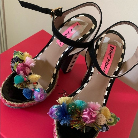 Betsey Johnson Heels size 5 Polka Dots - Picture 3 of 10